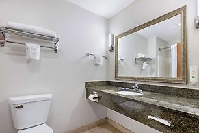 Quality Inn & Suites Fort Madison near Hwy 61