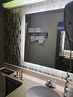 Howard Johnson by Wyndham North Bergen