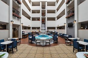 Hampton Inn & Suites Rockville Centre