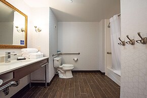 Hampton Inn & Suites Rockville Centre