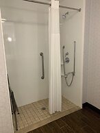 Hampton Inn & Suites Rockville Centre