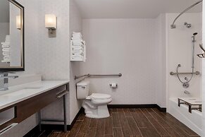 Hampton Inn & Suites Rockville Centre