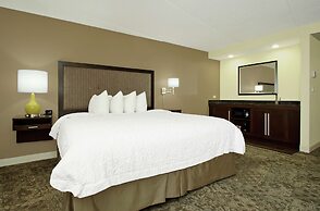 Hampton Inn & Suites Rockville Centre