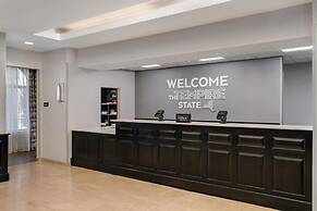 Hampton Inn & Suites Rockville Centre