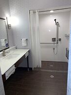 Hampton Inn & Suites Rockville Centre