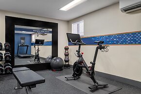 Hampton Inn & Suites Rockville Centre