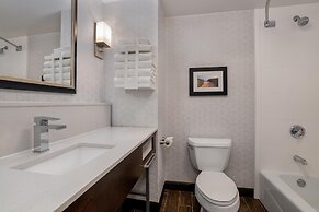 Hampton Inn & Suites Rockville Centre