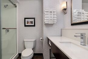 Hampton Inn & Suites Rockville Centre