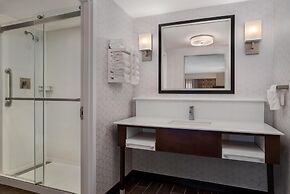 Hampton Inn & Suites Rockville Centre