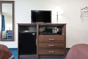 Super 8 by Wyndham Greenfield