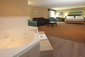 Holiday Inn Express & Suites - Vernon by IHG