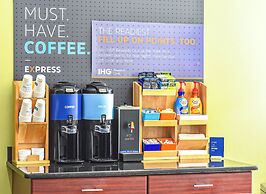 Holiday Inn Express & Suites Cocoa by IHG