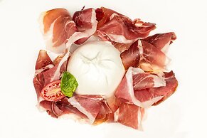 Sardegna Hotel, Suites & Restaurant