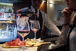 Sardegna Hotel, Suites & Restaurant