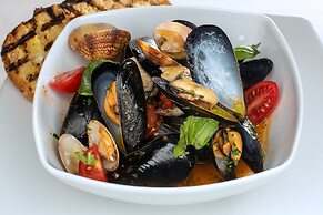 Sardegna Hotel, Suites & Restaurant