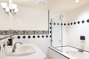 Centrella Hotel, A Kirkwood Collection Hotel