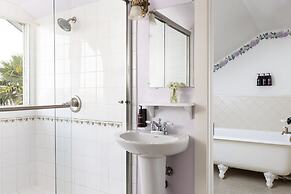 Centrella Hotel, A Kirkwood Collection Hotel