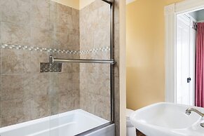 Centrella Hotel, A Kirkwood Collection Hotel