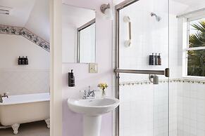 Centrella Hotel, A Kirkwood Collection Hotel