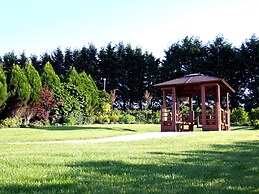 La Mon Hotel And Country Club