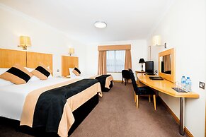 La Mon Hotel And Country Club