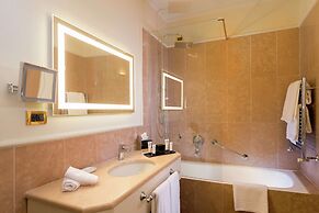 Grand Hotel Villa Torretta Milan Sesto, Curio Collection by Hilton