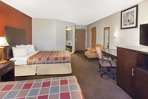 Travelodge by Wyndham Romulus Detroit Airport