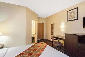 Travelodge by Wyndham Romulus Detroit Airport