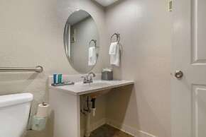 Inn on Destin Harbor, an Ascend Collection Hotel