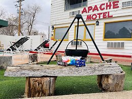 Apache Motel