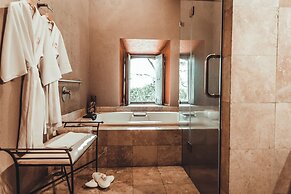 Hacienda Sepulveda Hotel & SPA