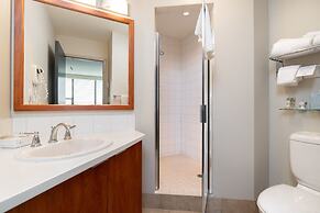 Ocean Promenade Hotel