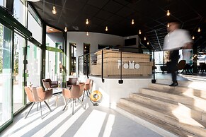 PoMo Hotel & Restaurant