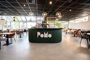 PoMo Hotel & Restaurant