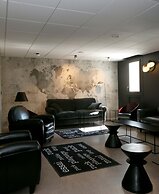 PoMo Hotel & Restaurant