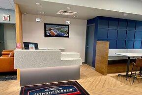 Howard Johnson by Wyndham Winnipeg West