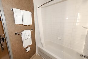 Howard Johnson by Wyndham Winnipeg West