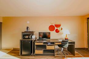 Howard Johnson by Wyndham Winnipeg West