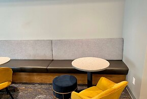 Howard Johnson by Wyndham Winnipeg West