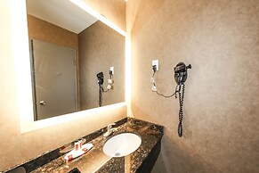 Howard Johnson by Wyndham Winnipeg West