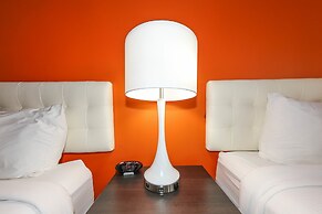 Howard Johnson by Wyndham Winnipeg West