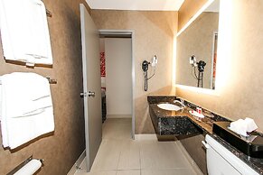 Howard Johnson by Wyndham Winnipeg West