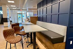 Howard Johnson by Wyndham Winnipeg West