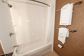 Howard Johnson by Wyndham Winnipeg West