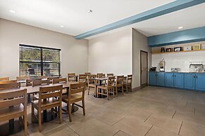 Country Inn & Suites by Radisson, Hinesville, GA