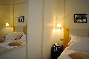 Hotel De L'Universite