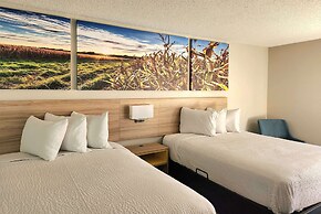 Days Inn & Suites by Wyndham New Iberia