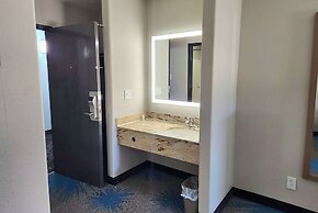 Days Inn & Suites by Wyndham New Iberia