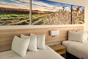 Days Inn & Suites by Wyndham New Iberia
