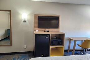 Days Inn & Suites by Wyndham New Iberia